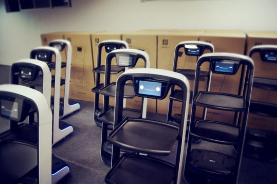 諄勤嵌入式硬件產(chǎn)品攜手服務(wù)機器人，為餐飲業(yè)注入新動力